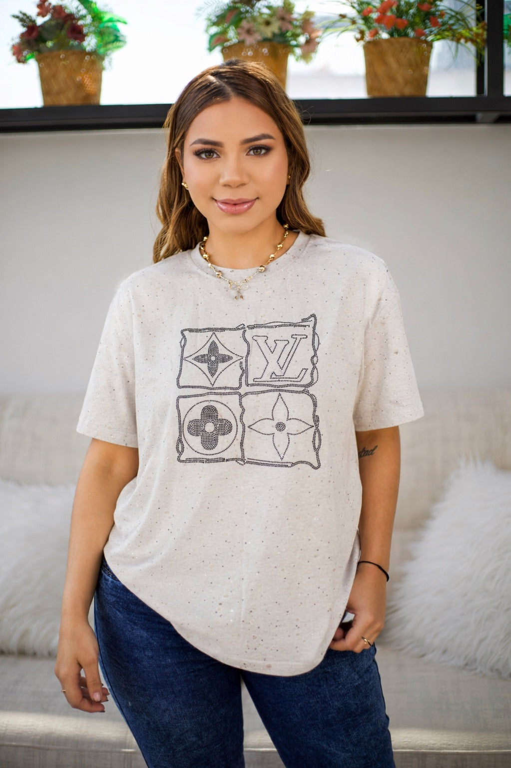 Camiseta oversize unicolor con brillos.
