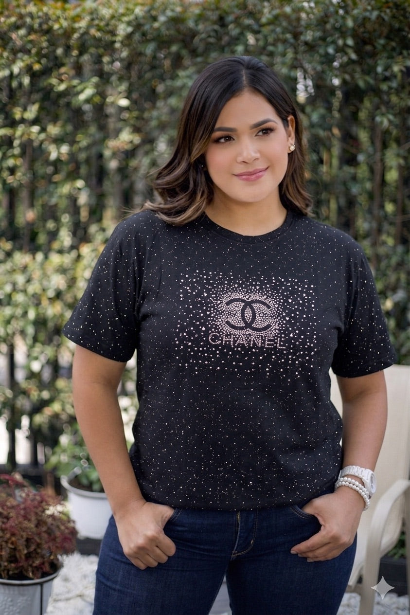 Camiseta oversize unicolor con brillos.