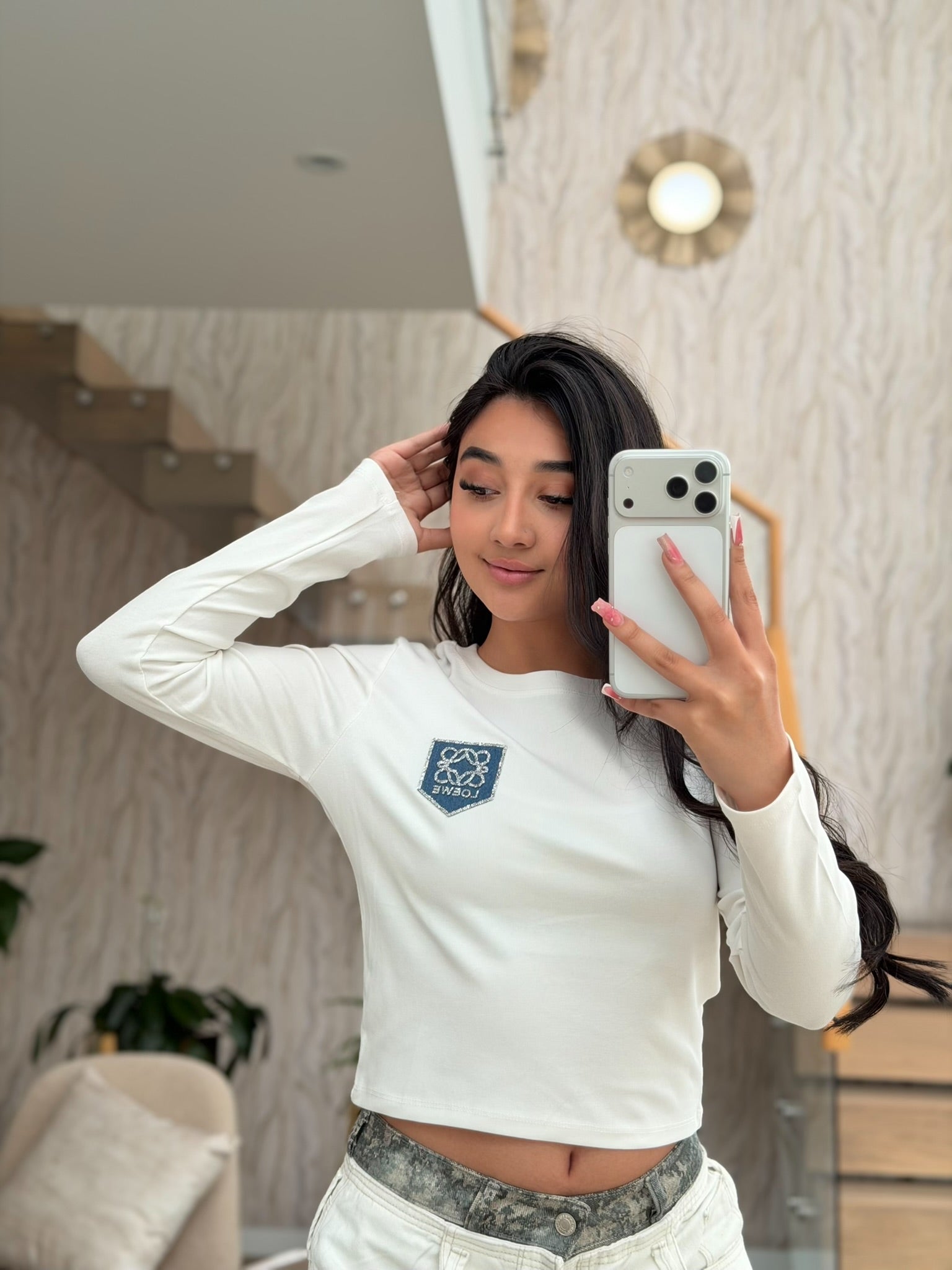 Camiseta corta de manga larga, con aplique en brillo, talla única.