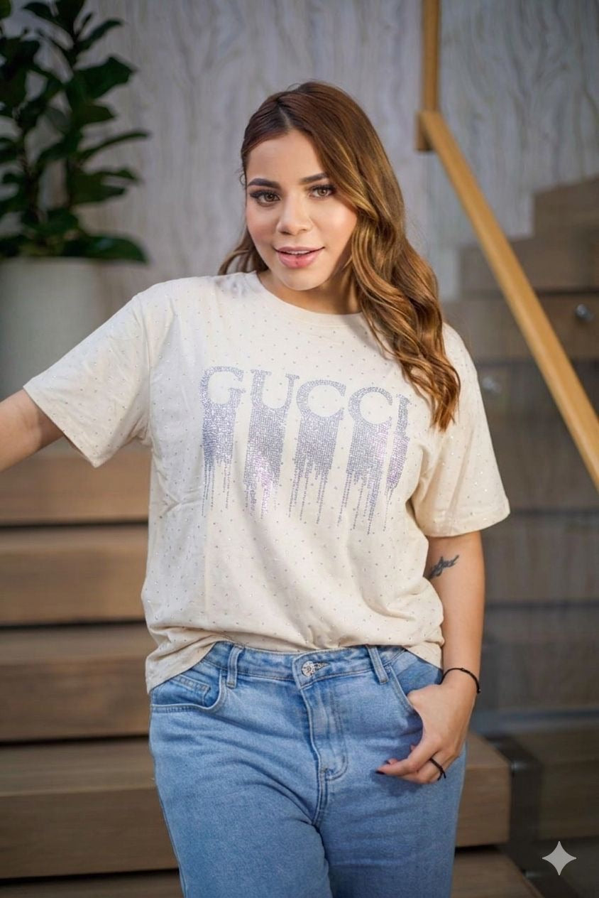 Camiseta oversize unicolor con brillos.